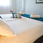 Apartment In With Sea View, Balcony, Air Conditioning, Wi-fi
