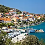 In With Sea View, Balcony, Air Conditioning, Wi-fi Apartment *