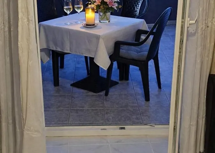 公寓 In With Sea View, Balcony, Air Conditioning, Wi-fi