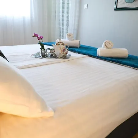 Apartament In With Sea View, Balcony, Air Conditioning, Wi-fi