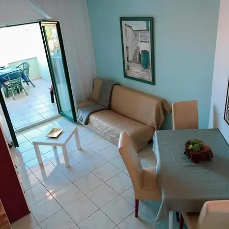In With Sea View, Balcony, Air Conditioning, Wi-fi