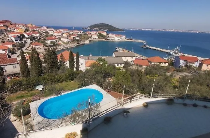 Apartment In With Sea View, Balcony, Air Conditioning, Wi-fi