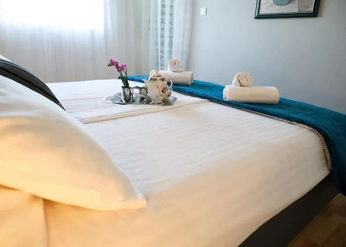 Apartment In With Sea View, Balcony, Air Conditioning, Wi-fi